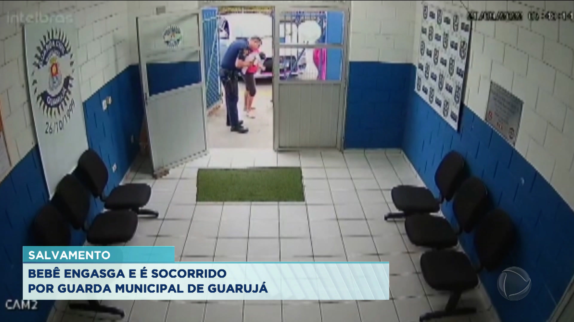 Vídeo: GCM de Guarujá salva bebê engasgado