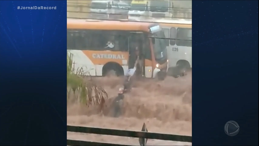 Vídeo: Chuva causa estragos no Distrito Federal e em Goiás