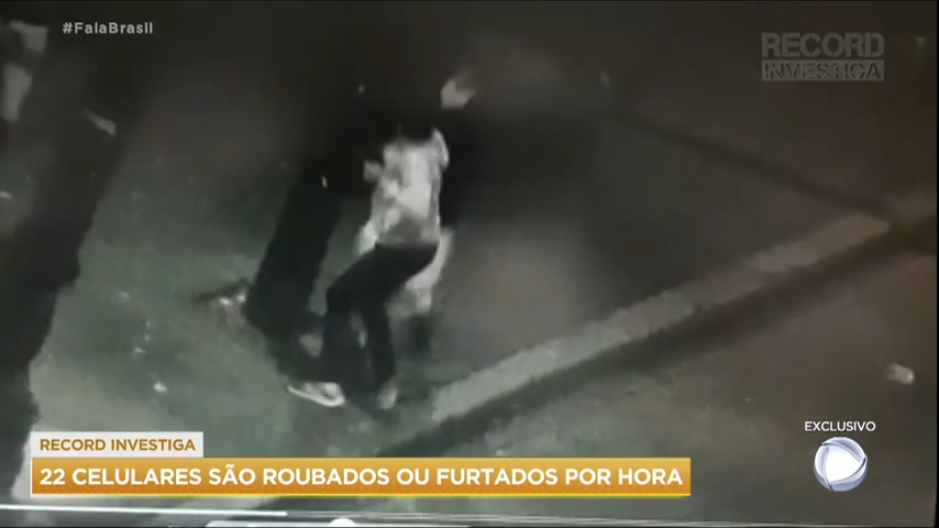 Vídeo: Record Investiga: 22 celulares são roubados por hora em São Paulo