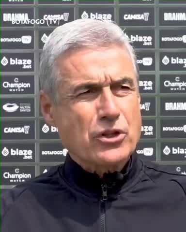 Vídeo: Luís Castro explica modelo de jogo integrado do Botafogo: 'Deixar uma marca'