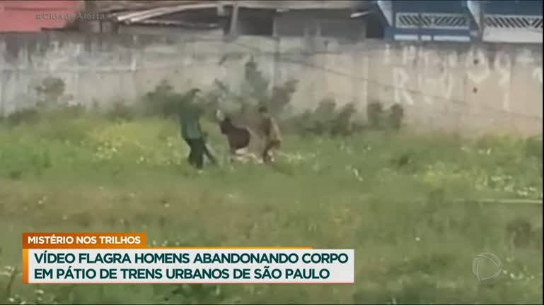 Vídeo: Polícia investiga vídeo que mostra trio desovando corpo em pátio da CPTM na Grande São Paulo