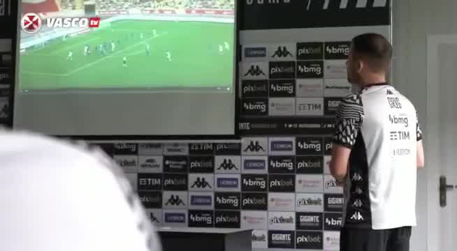 Vídeo: Vasco anuncia Alex Clapham como treinador de jogadas de bola parada