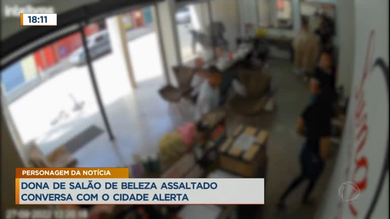 Vídeo: Homem assalta e rende funcionários de um salão no DF