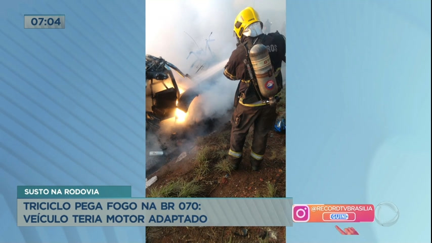Vídeo: Triciclo pega fogo na BR-070