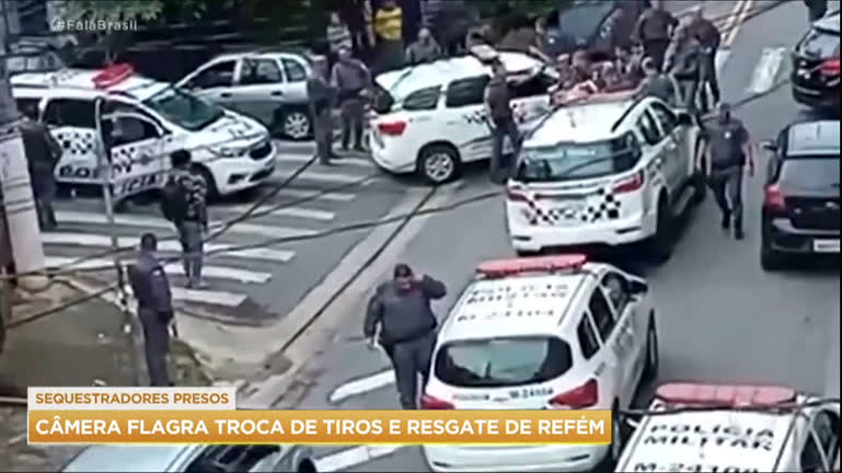 Vídeo: Câmera flagra troca de tiros e resgate de refém em São Paulo