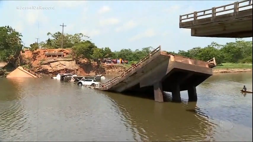 Vídeo: Buscas pelos desaparecidos após queda de ponte no Amazonas continuam