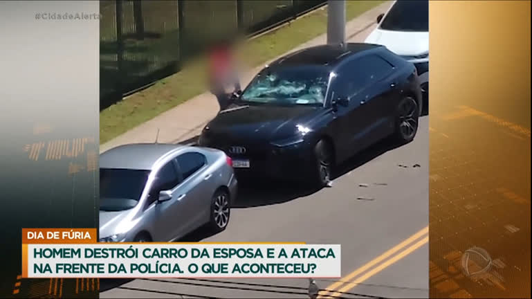 Vídeo: Homem ataca a esposa e destrói carro avaliado em R$ 600 mil