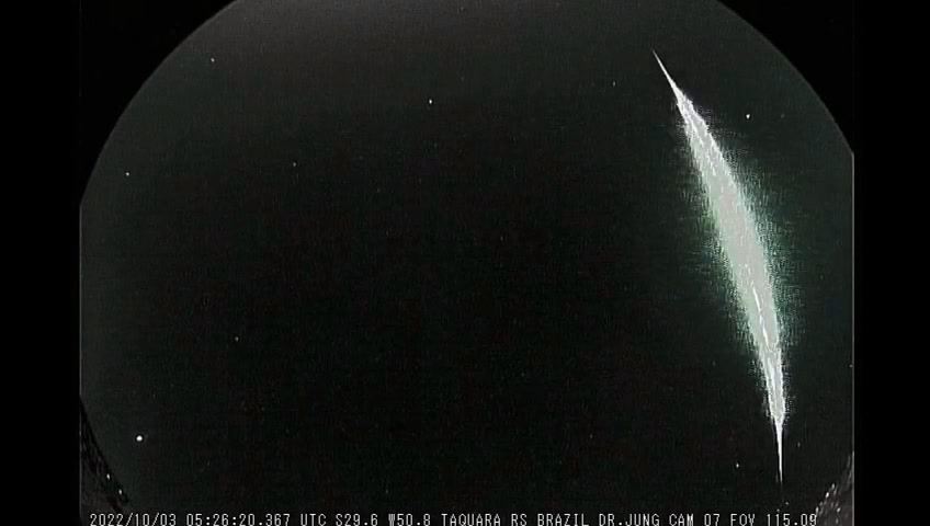 Vídeo: Primeiro grande meteoro bólido de 2022 cruza o céu do RS