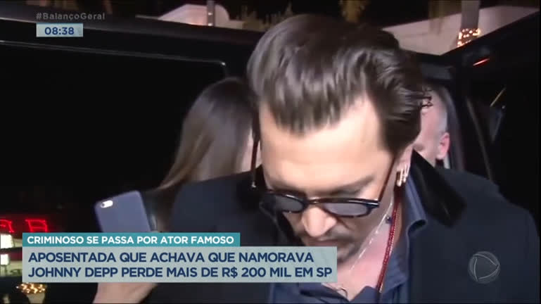 Vídeo: Aposentada perde mais de R$ 200 mil achando que namorava Johnny Depp