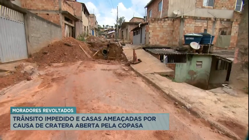 Vídeo: Casas são ameaçadas por causa de cratera feita pela Copasa