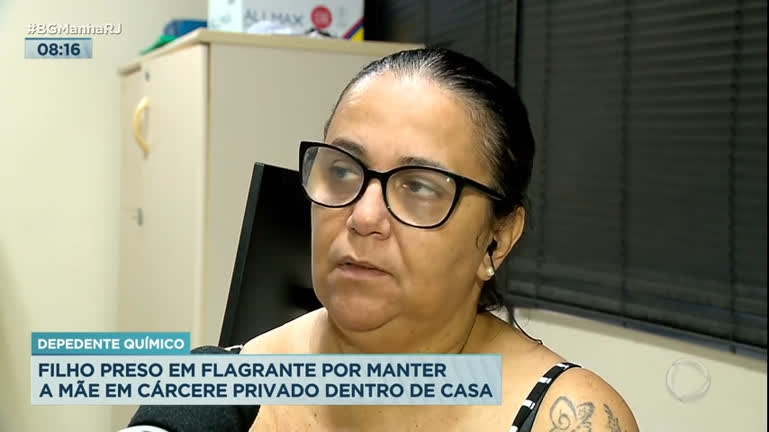 Vídeo: "Não tenho condições de internar", diz mulher mantida em cárcere privado pelo filho