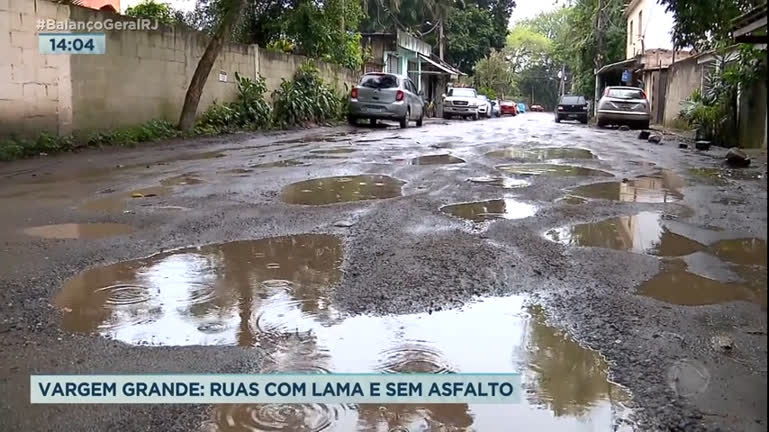 Vídeo: Moradores reclamam de ruas com lama e sem asfalto na zona oeste do Rio