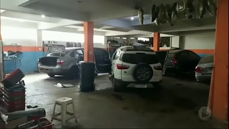 Vídeo: Polícia do Rio investiga quadrilha de desmanche de carros roubados para a revenda de peças
