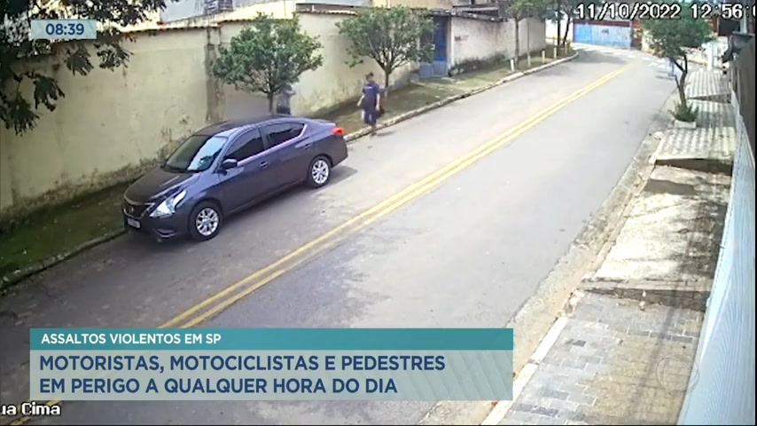 Vídeo: Assaltos violentos em SP deixam pedestres e motoristas em perigo