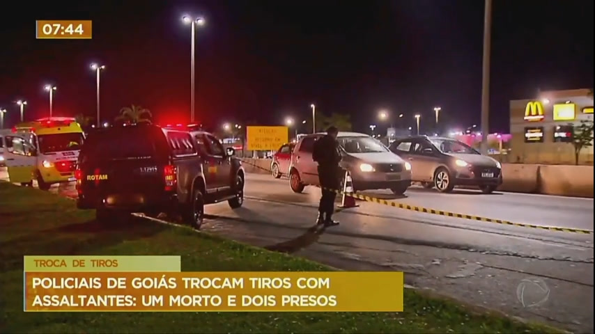 Vídeo: Policiais de Goiás trocam tiros com assaltantes na BR-040