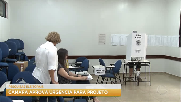 Vídeo: Deputados aprovam regime de urgência para projeto que regulamenta pesquisas eleitorais