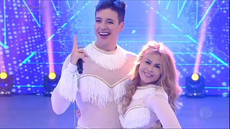 Vídeo: Rodrigo Faro se transforma em Joelma no Dança Gatinho