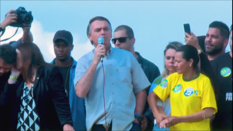 Vídeo: Jair Bolsonaro tem compromissos de campanha em Brasília nesta segunda (24)