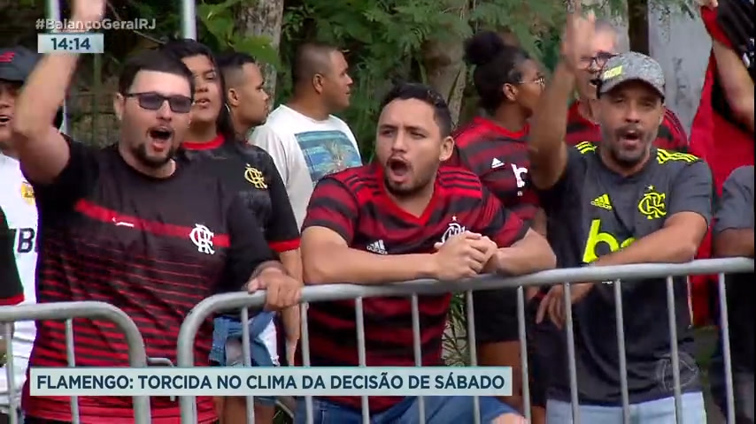 Vídeo: Torcida do Flamengo faz festa para jogadores antes da decisão na Libertadores