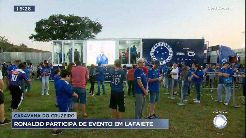 Vídeo: Ronaldo participa de evento do Cruzeiro em Conselheiro Lafaiete (MG)