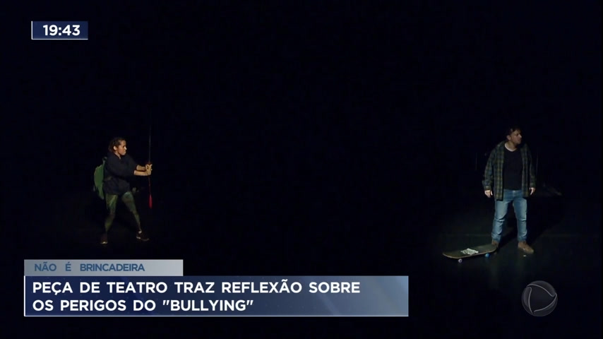 Vídeo: Peça teatral busca conscientizar jovens sobre bullying no DF