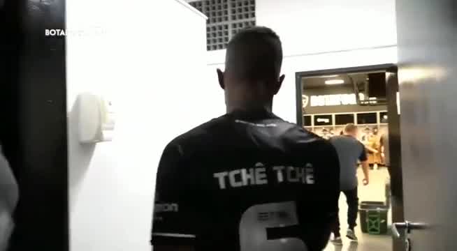 Vídeo: Tchê Tchê celebra vitória do Botafogo e apoio dos torcedores