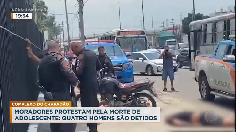 Vídeo: Polícia prende quatro homens durante protesto na avenida Brasil (RJ)