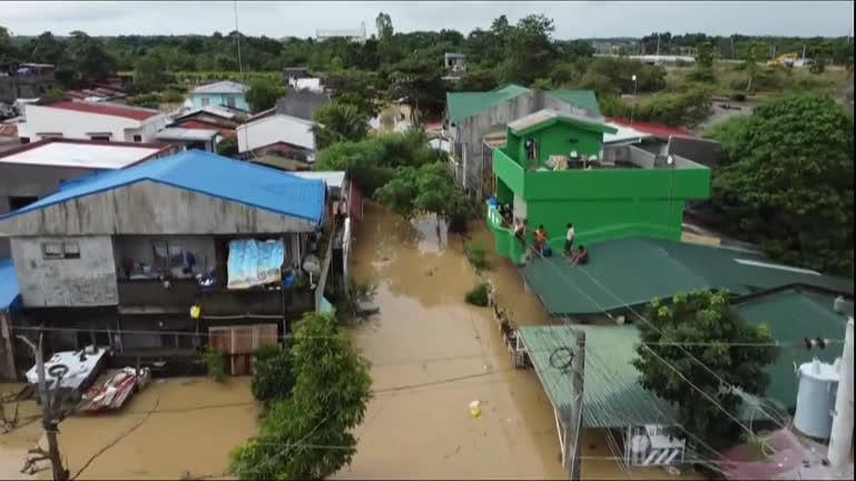 Vídeo: Inundações provocadas por tempestade tropical deixam pelo menos cem mortos nas Filipinas