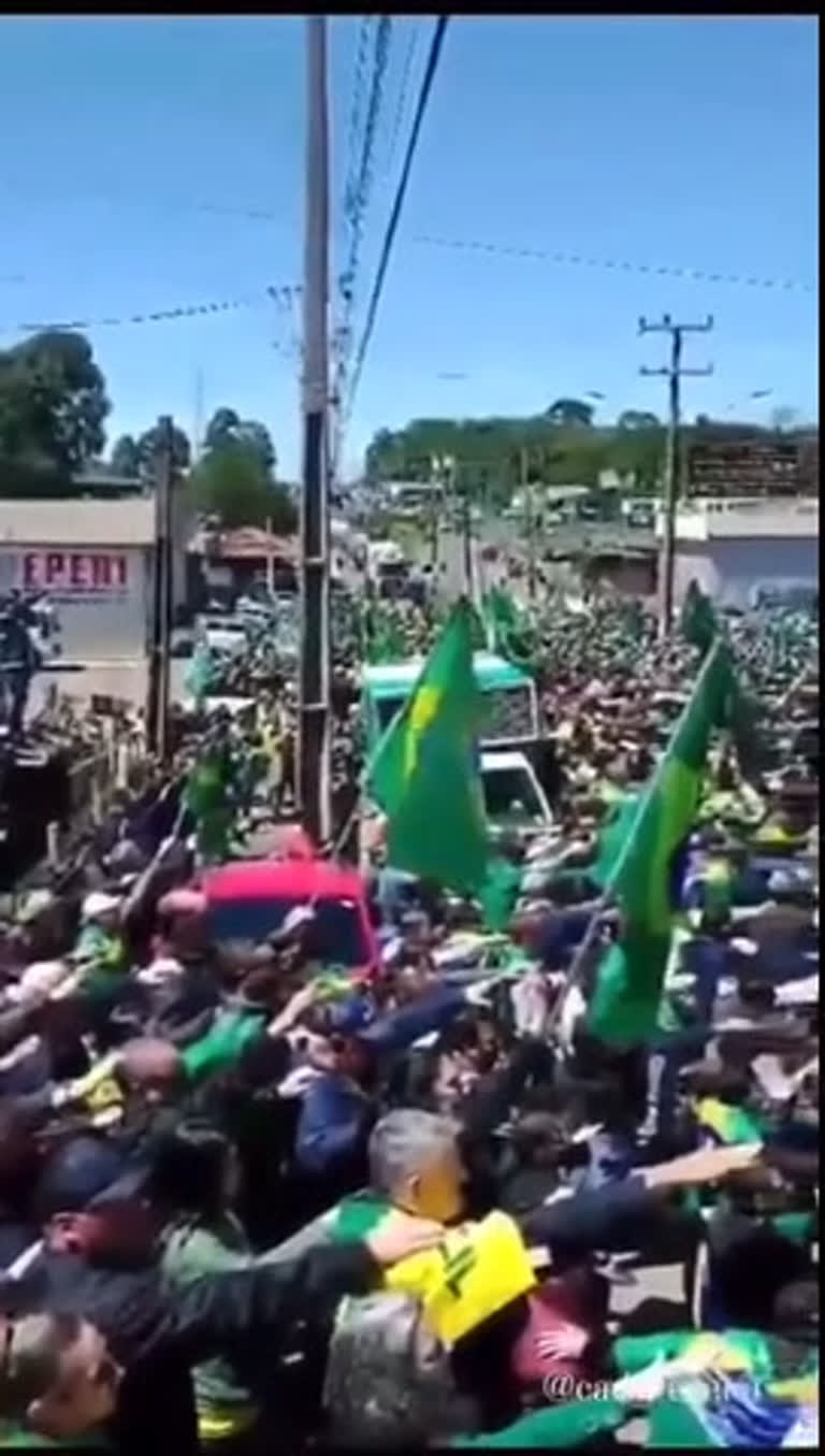 Vídeo: Manifestantes fazem saudação nazista em Santa Catarina em ato