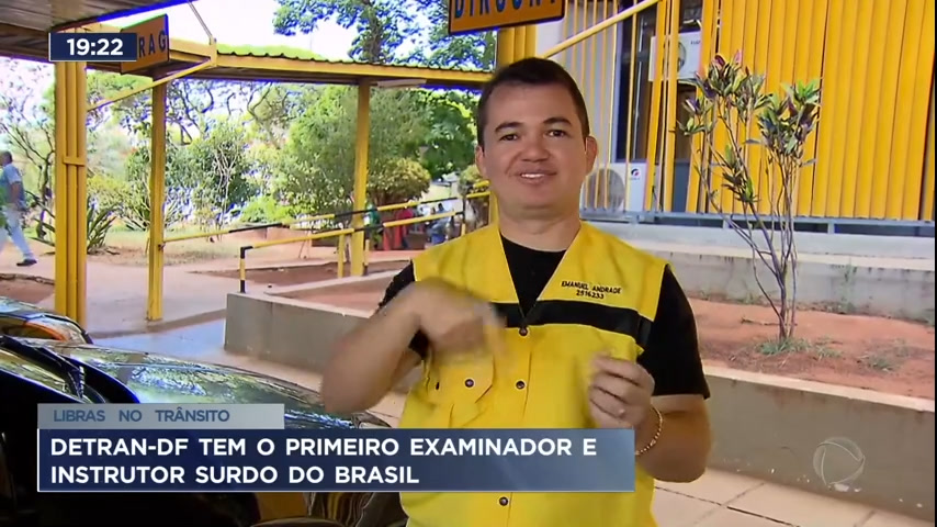 Vídeo: Detran DF tem o primeiro examinador e instrutor surdo do Brasil