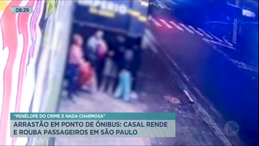 Vídeo: Casal faz arrastão em ponto de ônibus de São Paulo