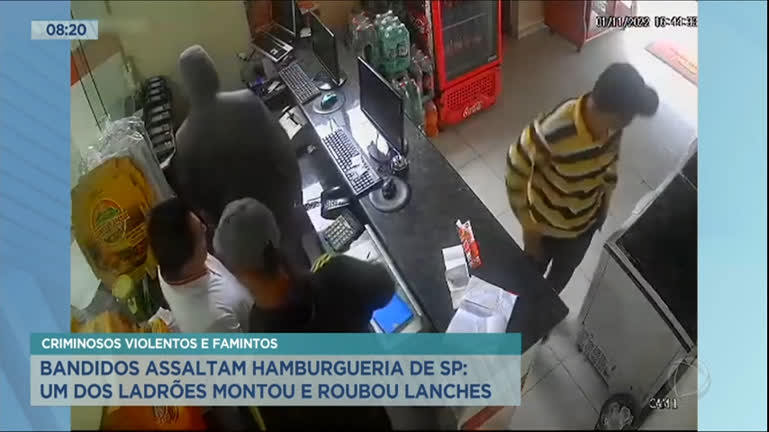 Vídeo: Donos e funcionário de pizzaria passam momentos de terror em SP