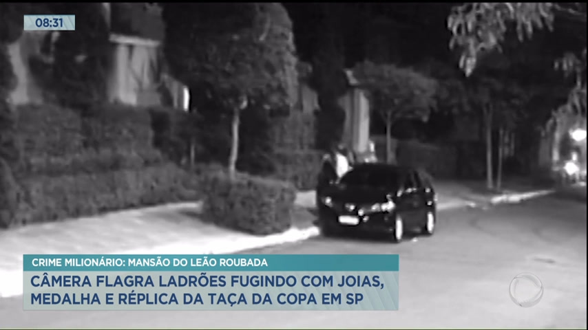 Vídeo: Imagens flagram ladrões que invadiram e roubaram casa de Emerson Leão