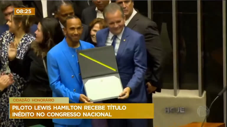 Vídeo: Piloto Britânico de Fórmula 1, Lewis Hamilton, recebe título de Cidadão Honorário Brasileiro