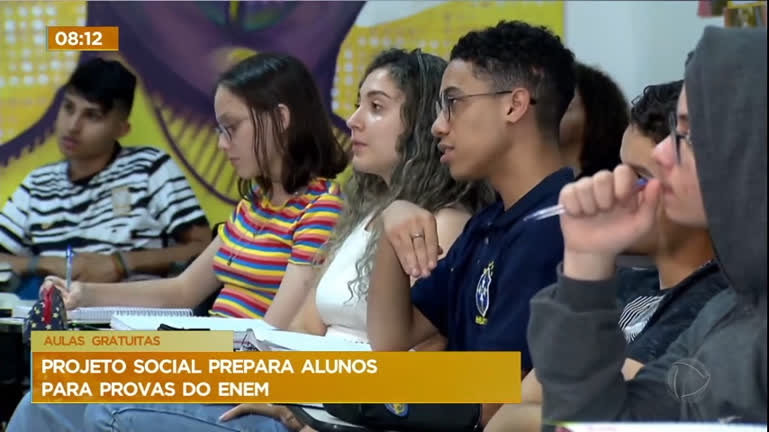 Vídeo: Projeto social Jovem de Expressão prepara alunos para provas do Enem
