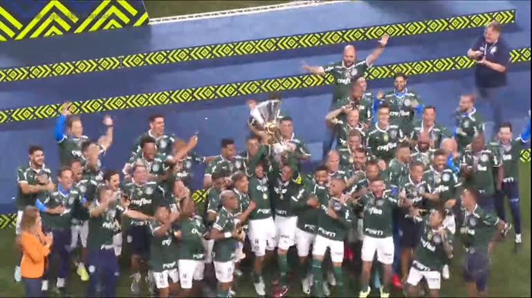 Vídeo: Palmeiras ergue a taça e comemora 11º título de campeão brasileiro