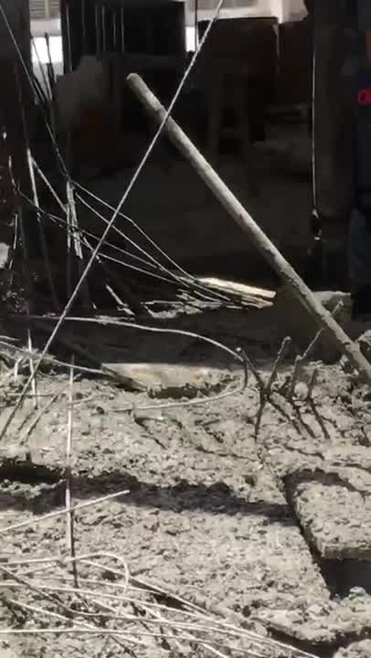 Vídeo: Após desabamento de laje, bombeiros retiram vítimas de escombros em SP; veja vídeo