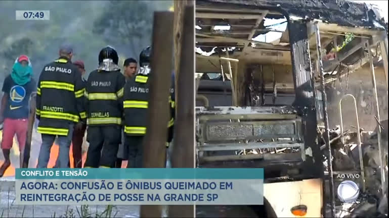 Vídeo: Moradores protestam contra reintegração de posse e incendeiam ônibus