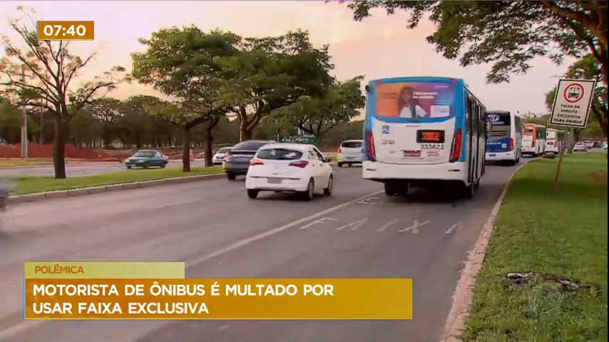 Vídeo: Motorista de ônibus é multado por usar faixa exclusiva para ônibus
