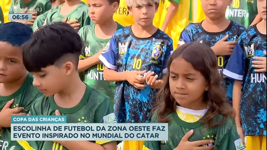 Vídeo: Escolinha de futebol do Rio faz campeonato inspirado na Copa do Mundo