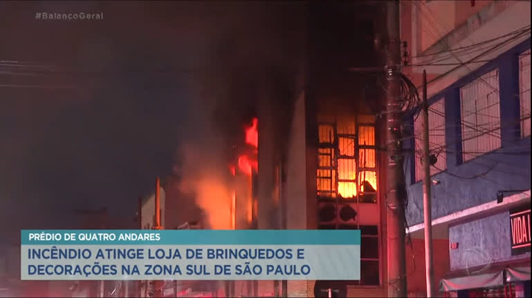 Vídeo: Incêndio atinge loja de brinquedos na zona sul de São Paulo