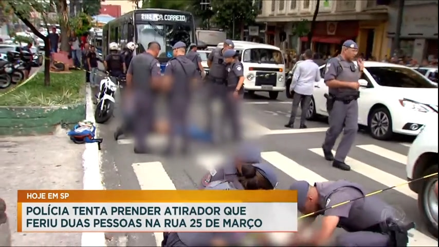 Vídeo: Duas pessoas são baleadas na Rua 25 de Março, em São Paulo