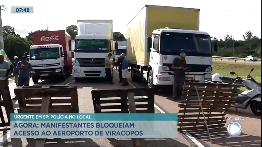 Vídeo: Manifestantes bloqueiam rodovia que dá acesso ao Aeroporto de Viracopos