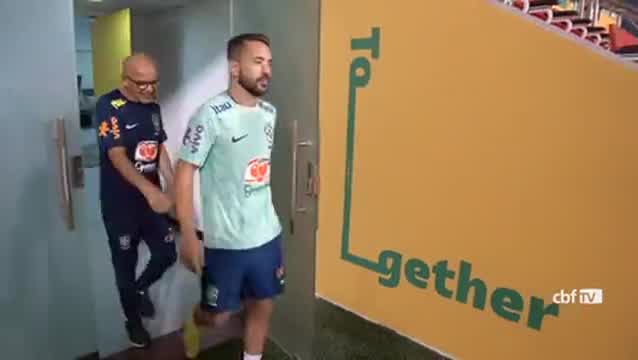 Vídeo: Seleção Brasileira faz treinamento fechado sem Neymar; veja vídeo