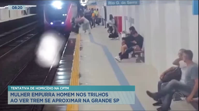 Vídeo: Mulher empurra homem no trilho do trem na Grande São Paulo