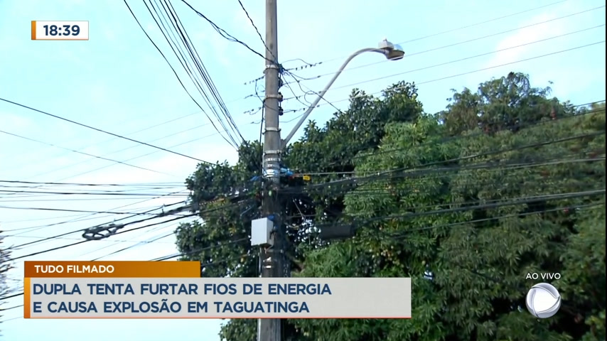 Vídeo: Dupla tenta furtar fios de energia e causa explosão em Taguatinga
