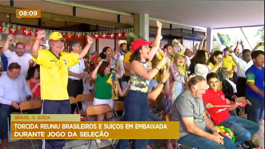 Vídeo: Torcida reuniu brasileiros e suíços em embaixada durante jogo da seleção