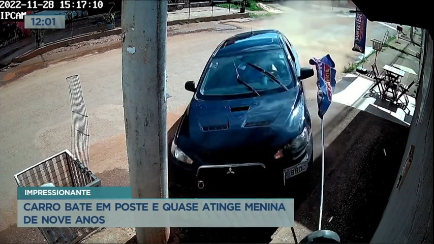 Vídeo: Motorista em alta velocidade bate em poste e quase atropela criança no Entorno