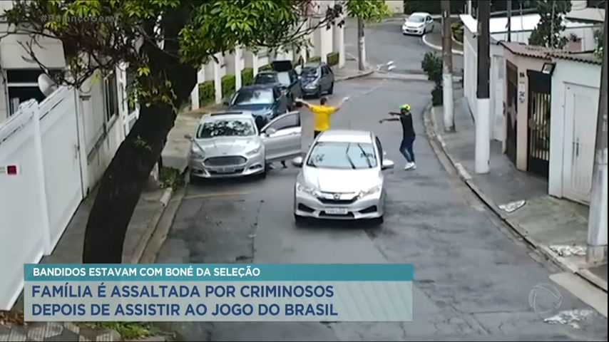 Vídeo: Família é assaltada no momento em que chegava em casa na zona sul de São Paulo