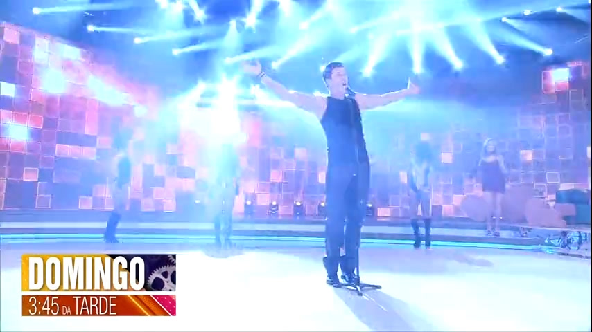 Vídeo: Neste domingo (4), Rodrigo se transforma em Ricky Martin no Hora do Faro